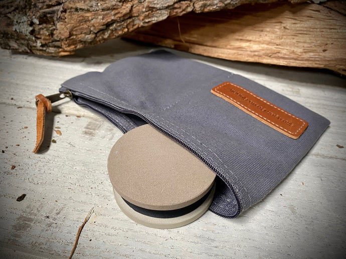 Straight Grain Supply Puck w/ Shadow Grey Pouch 220/400